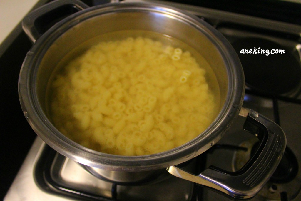 1. Before preparing, boil the elbow macaroni pasta.